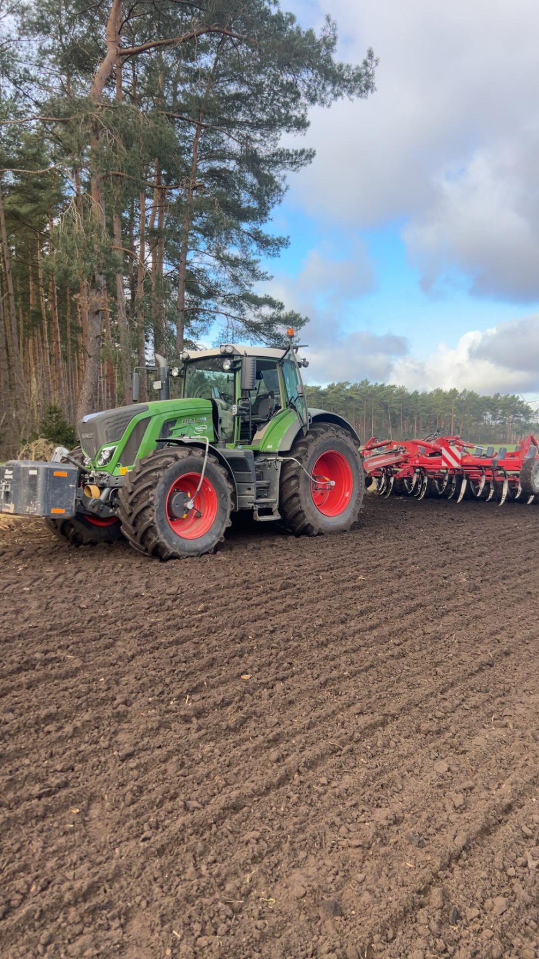 Am Waldrand — Fendt · Bodenbearbeit.